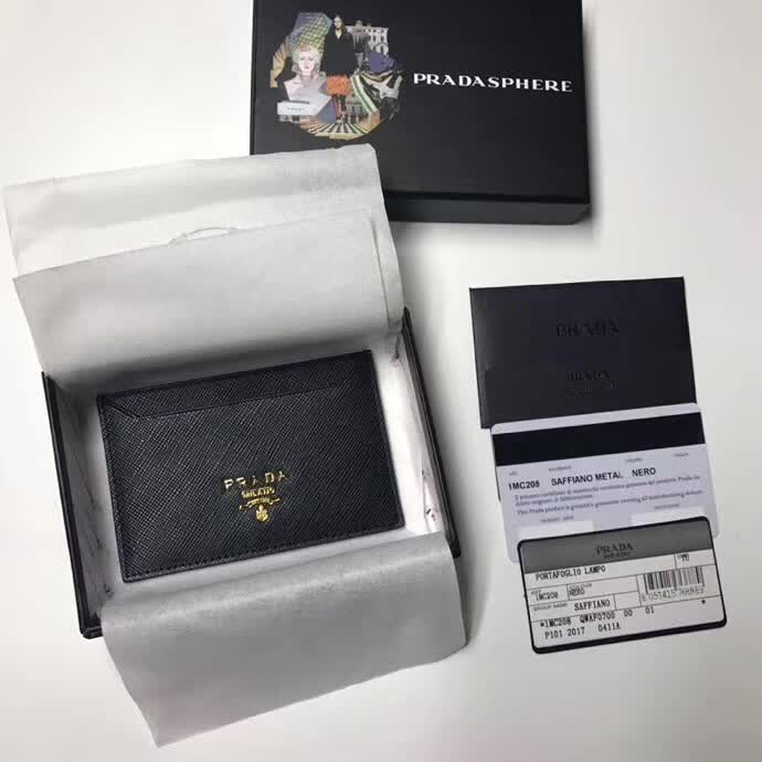 【原版皮】普拉达/Prada 卡包，选用十字纹牛皮裁制而成，精湛走线均匀整齐，油边顺滑，做工精致如图可见，款号：1MC208