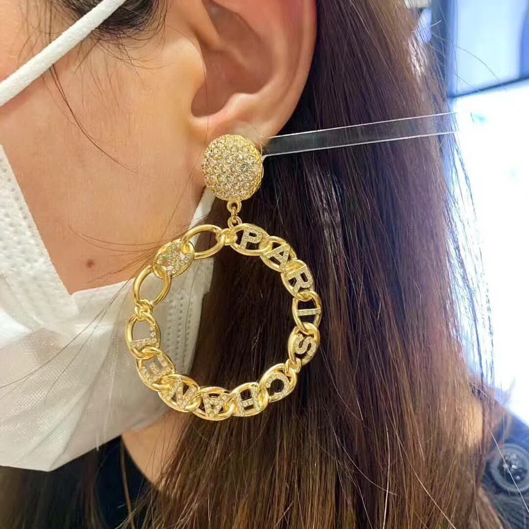 20秋季最新专柜款-Chanel圆形水钻大圈圈耳环，特别的重工，简直就是魔鬼做工啊，施华洛世奇钻，字母细节，角度，弧度，完美