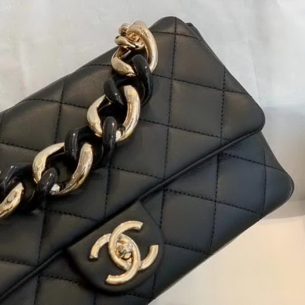 【原版皮】香奈儿/Chanel 亚克力手拎包，采用柔软细腻的进口小羊皮，经典菱格走线，单肩斜挎多用包，小香一直秉承简洁风格，低调奢华，也着实百搭，大号实用，小号俏皮：AS1354