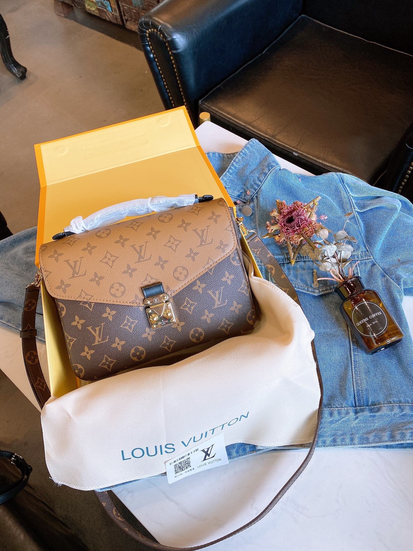 LOUIS VUITTON LB8912005020108 size: 25x19cm