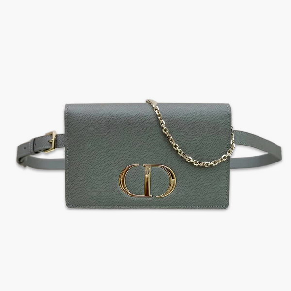 【原版皮】迪奥/Dior 30Montaigne 腰包WOC二合一，采用多功能设计，正面饰以CD元素，展现30 Montaigne系列产品的标志性外观，可搭配腰带佩戴，肩背，斜挎或作为手拿包使用