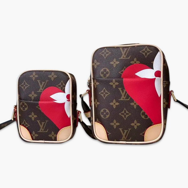 【原版皮】路易威登/LV 二合一相机包，以扑克花样碰撞传奇Monogram花纹，给时空界限按下消除键，每个扑克牌面，都是时尚王牌，款号：M44398