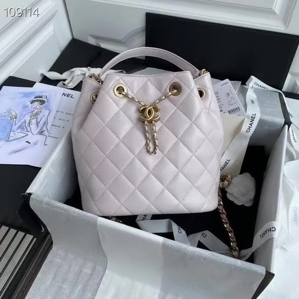 【原版皮】香奈儿/Chanel 新款抽绳包，选用小羊皮经过特殊工艺抛光，皮面略微亮闪闪，增加了耐磨度同时又超质感，经典的菱格纹设计，双C纽扣设计，19的皮穿金属粗链条，款号：AS1900