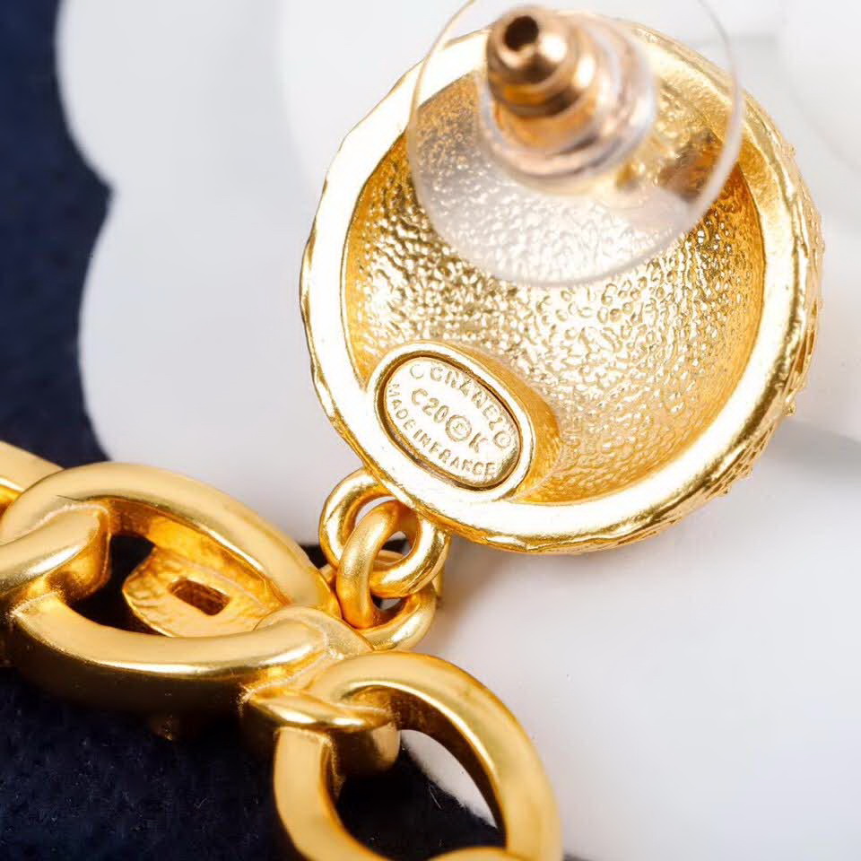 20秋季最新专柜款-Chanel圆形水钻大圈圈耳环，特别的重工，简直就是魔鬼做工啊，施华洛世奇钻，字母细节，角度，弧度，完美