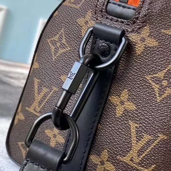 【原版皮】路易威登/LV nano Keeoall 枕头包，以Monogram帆布为袋身，装饰了公仔图案，男女都可以背额款，酷酷帅帅的，款号：M45652