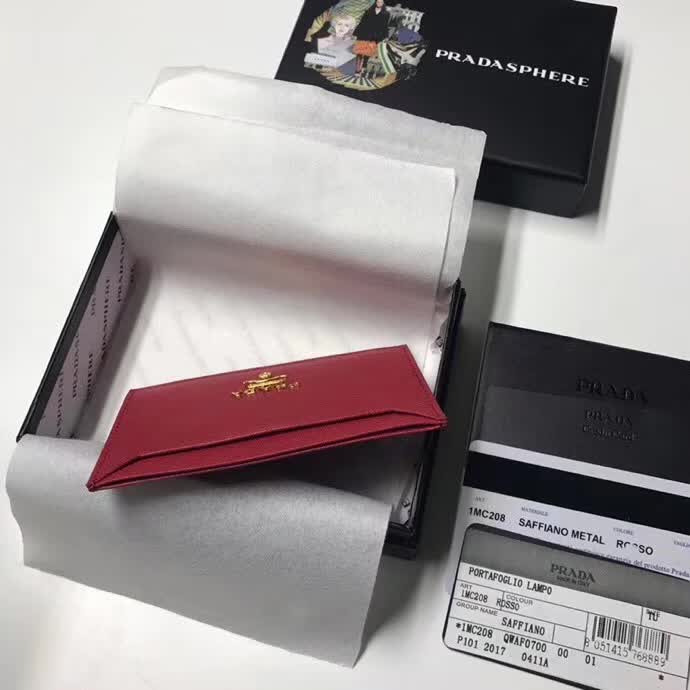 【原版皮】普拉达/Prada 卡包，选用十字纹牛皮裁制而成，精湛走线均匀整齐，油边顺滑，做工精致如图可见，款号：1MC208