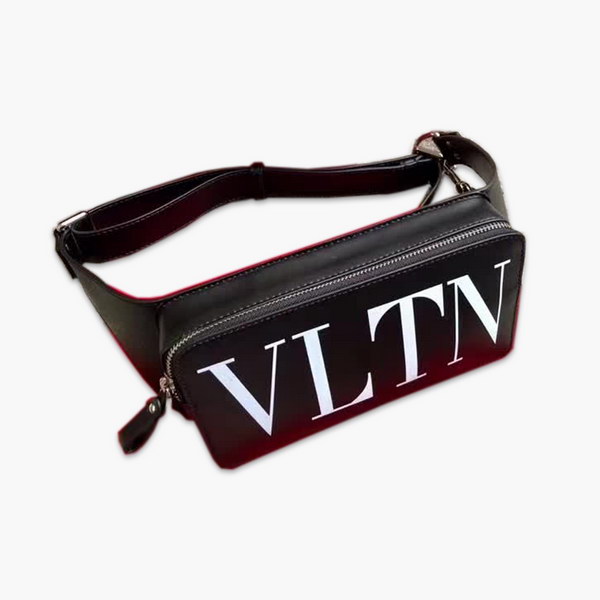 【原版皮】华伦天奴/Valentino 腰包，采用进口南非皮精心裁制而成，涂鸦大logo，简易设计，容量大，男生女生都可以用哦，款号：0056