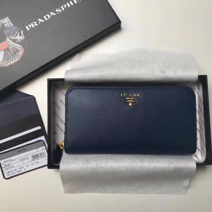 【原版皮】普拉达/Prada 拉链钱夹，选用十字纹小牛皮裁制而成，正面点缀金色散字徽标，尽显高档时尚，低调而又奢华，款号：1ML506