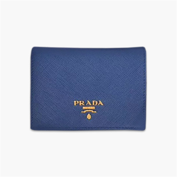 【原版皮】普拉达/Prada 短款钱夹，选用十字纹小牛皮裁制而成，点缀金色散字唛徽标，简单实用，提升个人品味的一款，款号：1M0204
