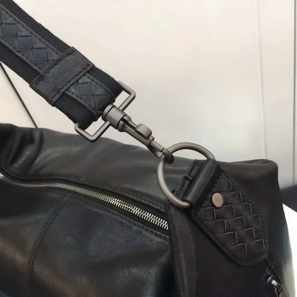 【原版皮】宝缇嘉/BV 男士肩背包，采用南韩软皮，柔软的hobo包造型贴合身形，半部分以手工编织制作，肩背或斜挎方式舒适携带，款号：80188805