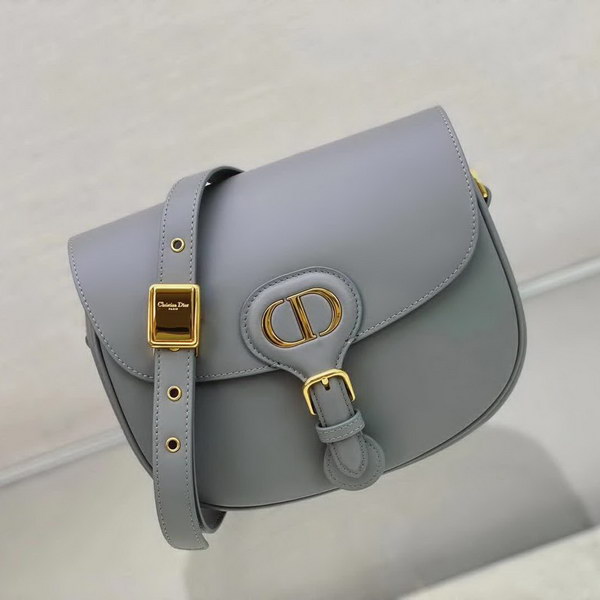 【原版皮】迪奥/Dior bobby 手袋，复古CD logo，硬挺的包身，五金做旧增加了复古感，不易磨损，采用光面牛皮革精心制作，饰以复古金色五金配件提升格调，柔软而富有质感，点缀有军装风格搭扣，款号：M9319