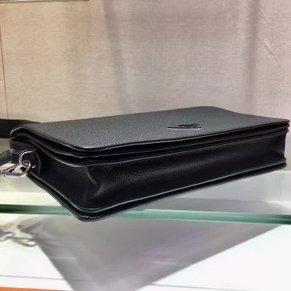 【原版皮】普拉达/Prada 男士斜跨包，采用进口小牛皮材质，外部三角形徽标，简约又大气，男士们的最爱，款号：2VD012