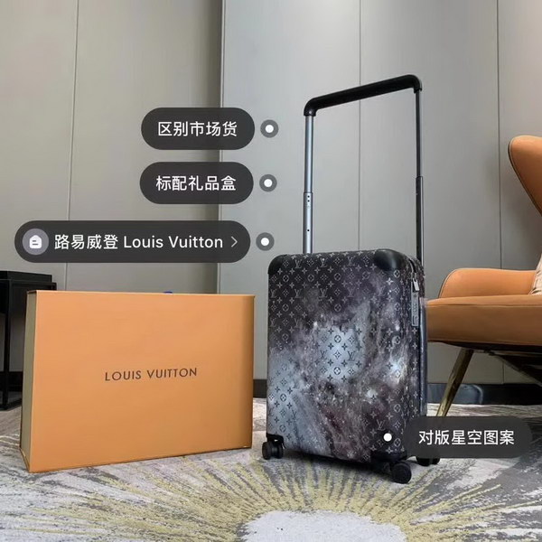 路易威登/LV 星空Horizon拉杆箱以个性创意革新，追溯品牌传统行李箱的设计风尚，皮革边角保护和超大外置拉杆丰富智慧细节，打造优雅且实用的旅行伴侣