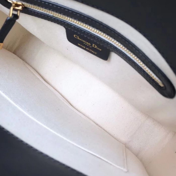 【原版皮】迪奥/Dior 肩背包，选用Oblique提花帆布搭配同色系牛皮皮革裁制而成，饰以CD徽标锁扣