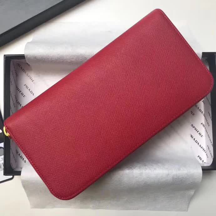 【原版皮】普拉达/Prada 拉链钱夹，选用十字纹小牛皮裁制而成，正面点缀金色散字徽标，尽显高档时尚，低调而又奢华，款号：1ML506
