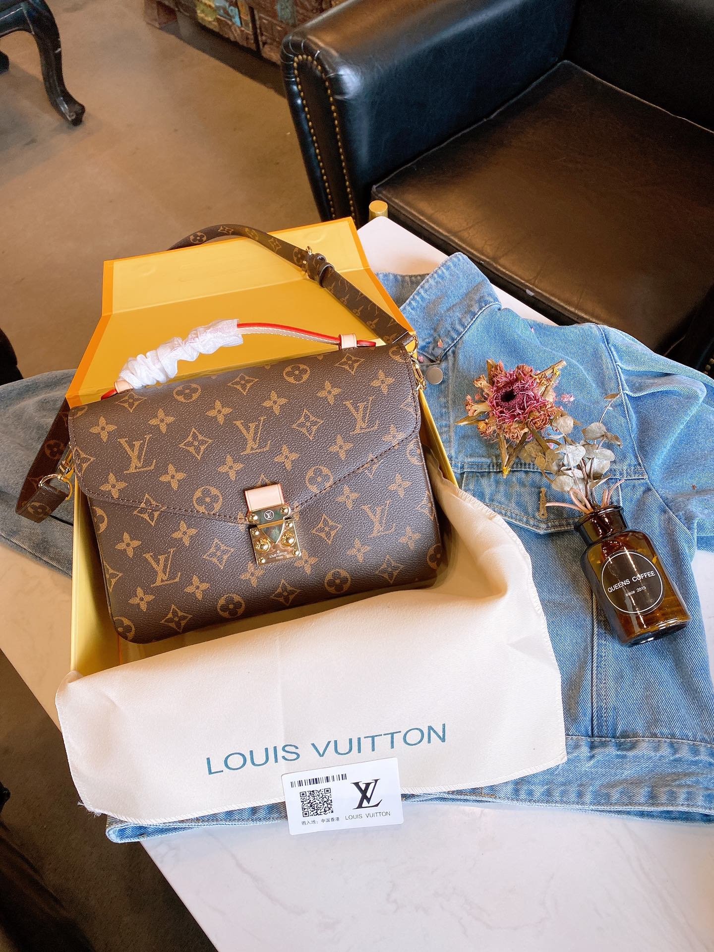 LOUIS VUITTON LB8912005020108 size: 25x19cm