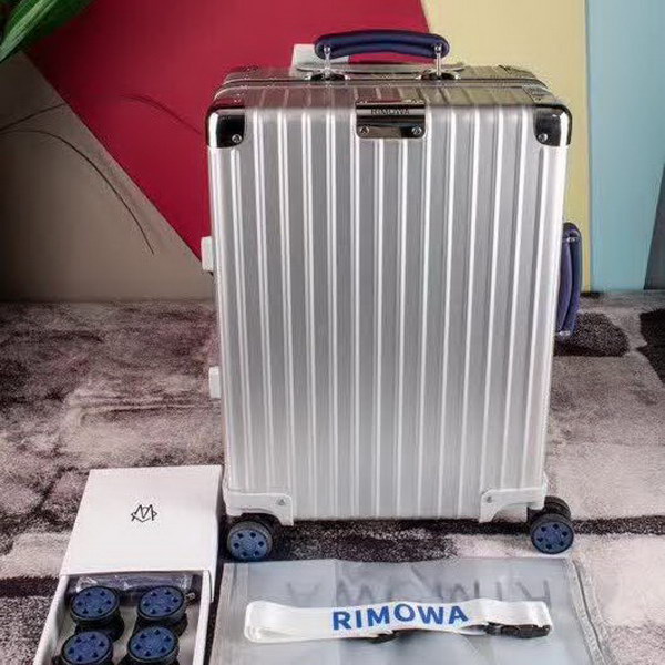 日默瓦/Rimowa 旅行箱，全​铝​镁‎合金，经典款​的新版‎本，彩色皮质把手，购买就送透明套，4个轮子，2个手把，绑带，想怎么换就怎么换，永远是街头机场最靓的你