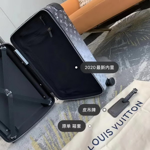 路易威登/LV 星空Horizon拉杆箱以个性创意革新，追溯品牌传统行李箱的设计风尚，皮革边角保护和超大外置拉杆丰富智慧细节，打造优雅且实用的旅行伴侣