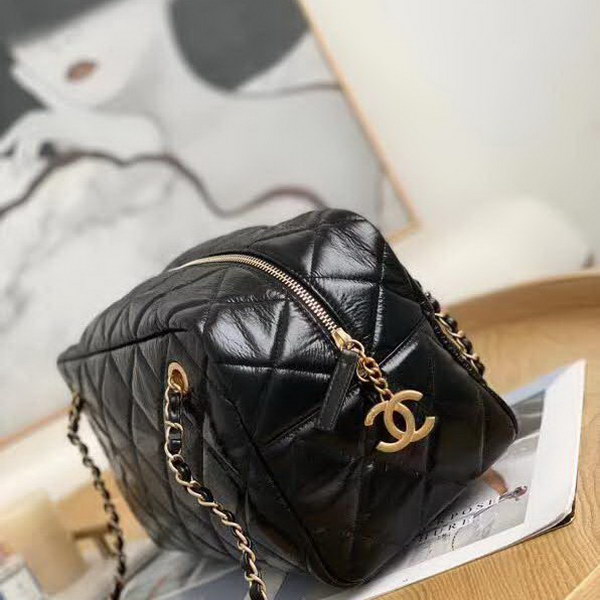 【原版皮】香奈儿/Chanel 保龄球购物袋，简直是一款完美百搭包，采用进口皱纹牛皮，超级柔软细腻，皮质独特，纹络更显高档质感，款号：AS8315