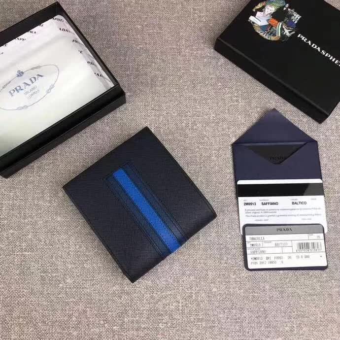 【原版皮】普拉达/Prada 短款钱夹，选用十字纹小牛皮镶嵌彩带皮革裁制而成，精湛走线均匀整齐，做工精湛，款号：2M0513