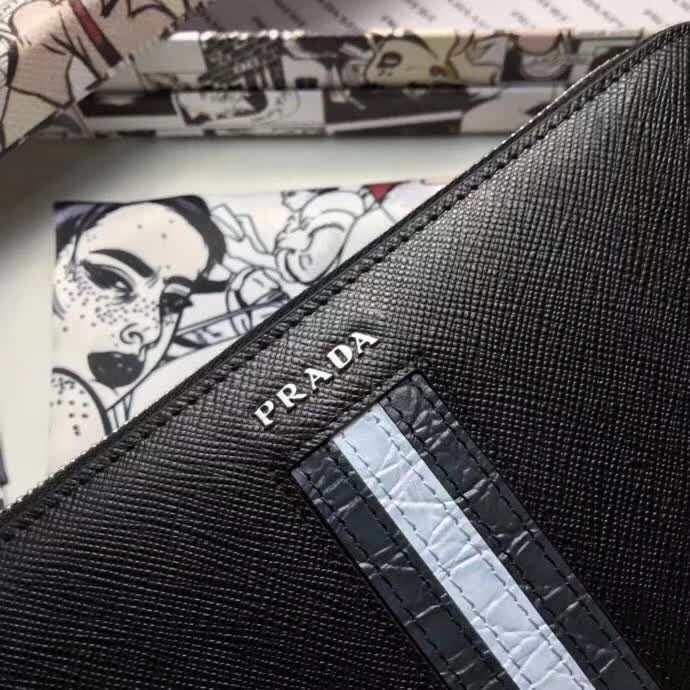 【原版皮】普拉达/Prada 拉链钱夹，选用十字纹小牛皮镶嵌彩带鳄鱼纹裁制而成，经典之作，简单时尚，款号：2ML317