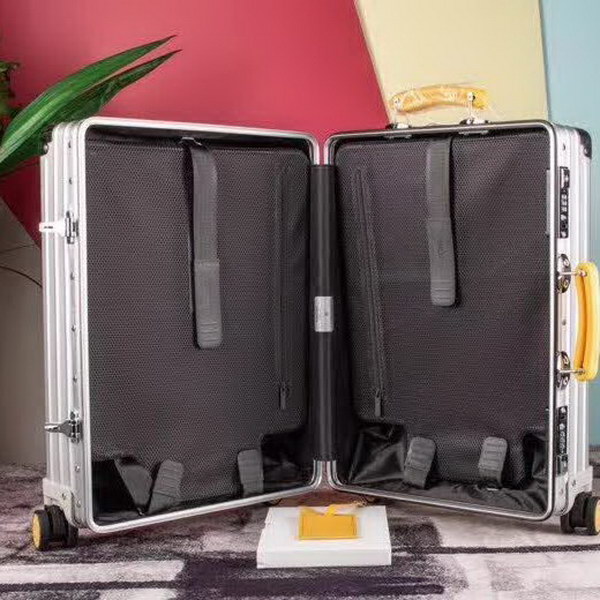 日默瓦/Rimowa 旅行箱，全​铝​镁‎合金，经典款​的新版‎本，彩色皮质把手，购买就送透明套，4个轮子，2个手把，绑带，想怎么换就怎么换，永远是街头机场最靓的你