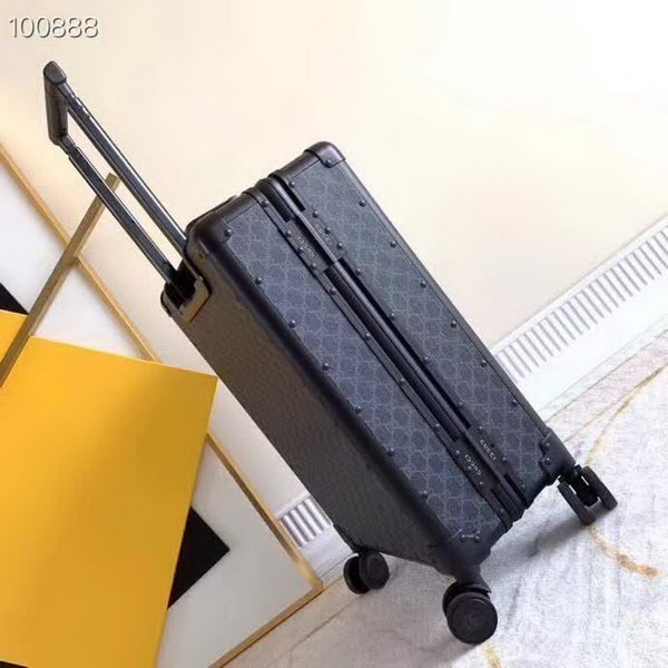 古驰/Gucci 旅行箱，釆用先进聚碳纤维工艺，高档大气的LOGO，独特设计理念，趣味横生，时尚潮流，复古风格与完美工艺，二者结合