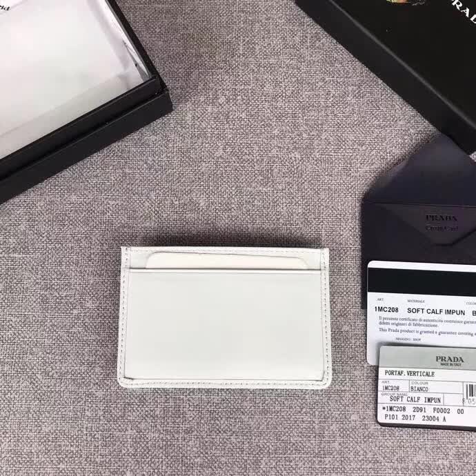【原版皮】普拉达/Prada 卡夹，选用纳帕牛皮裁制而成，点缀散字唛徽标，精湛走线均匀整齐，款号：1MC208