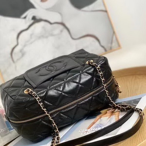 【原版皮】香奈儿/Chanel 保龄球购物袋，简直是一款完美百搭包，采用进口皱纹牛皮，超级柔软细腻，皮质独特，纹络更显高档质感，款号：AS8315