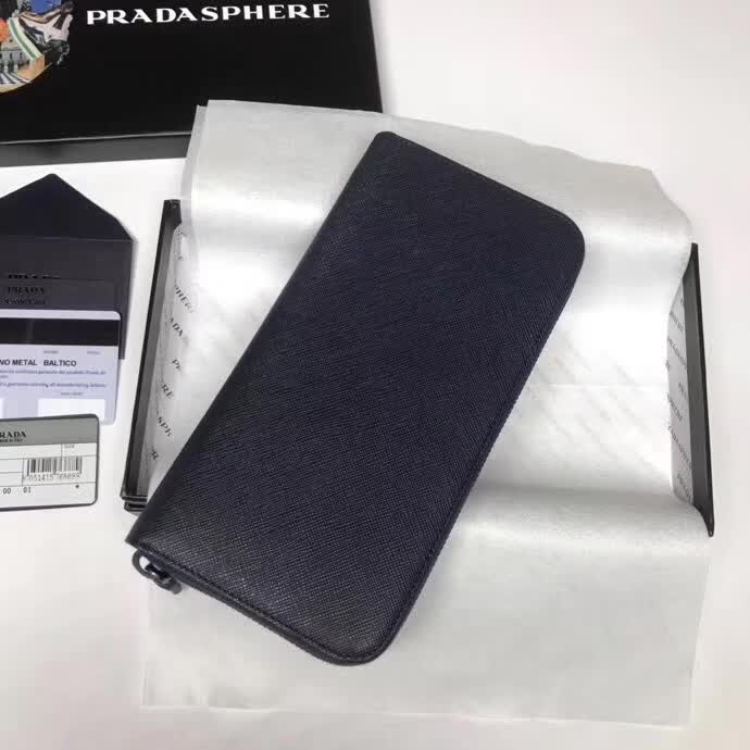 【原版皮】普拉达/Prada 拉链钱夹，选用十字纹牛皮裁制而成，饰以菱形拼色，精湛走线均匀整齐，油边顺滑，款号：2ML317