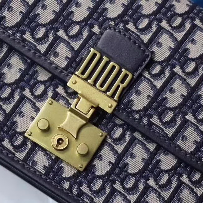 【原版皮】迪奥/Dior 肩背包，选用Oblique提花帆布搭配同色系牛皮皮革裁制而成，饰以品牌字母徽标锁扣