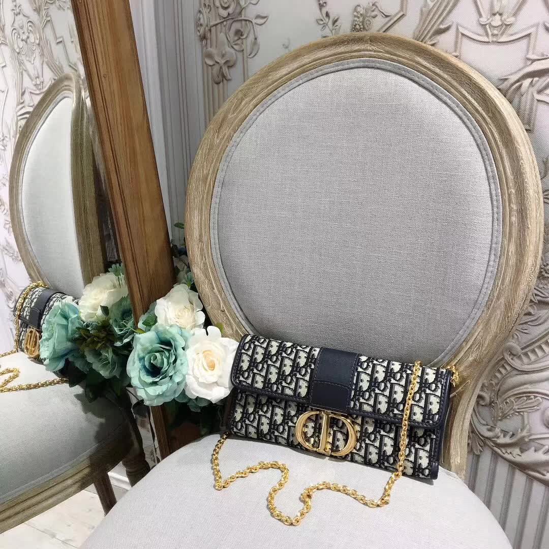 【原版皮】迪奥/Dior 30 Montaigne链条包，选用Oblique提花帆布搭配同色系牛皮皮革裁制而成，饰以标志性“CD”字母锁扣，款号：M5683
