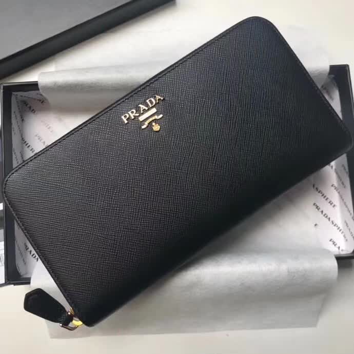 【原版皮】普拉达/Prada 拉链钱夹，选用十字纹小牛皮裁制而成，正面点缀金色散字徽标，尽显高档时尚，低调而又奢华，款号：1ML506