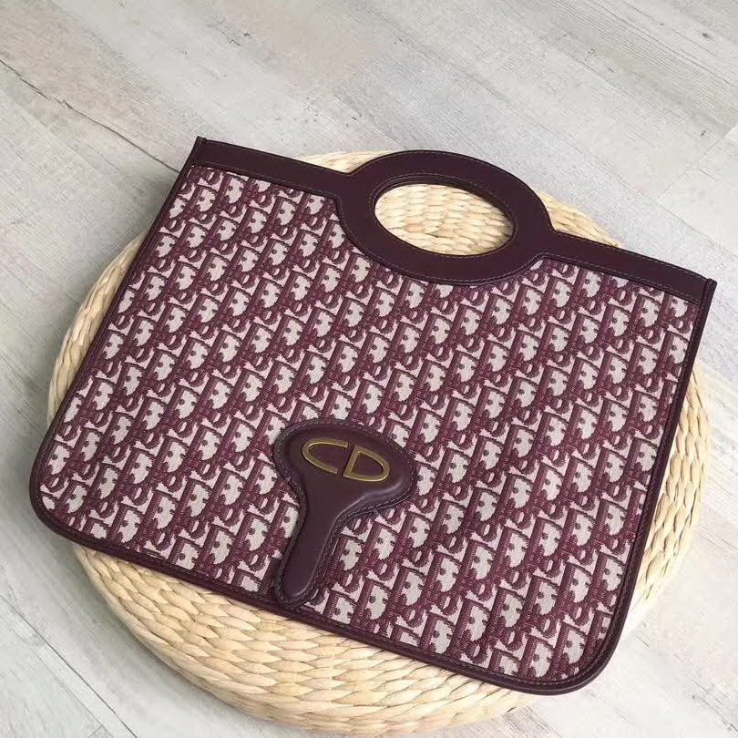 【原版皮】迪奥/Dior 翻折提花手包，选用Oblique提花帆布搭配同色系牛皮皮革裁制而成，缀以CD徽标锁扣，复古味满满哒，上班逛街都可以用，款号：M6758