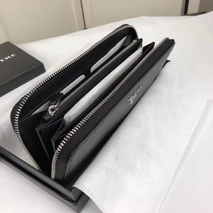 【原版皮】普拉达/Prada 拉链钱夹，选用十字纹小牛皮裁制而成，正面点缀银色散字徽标，尽显高档时尚，低调而又奢华，款号：1ML506