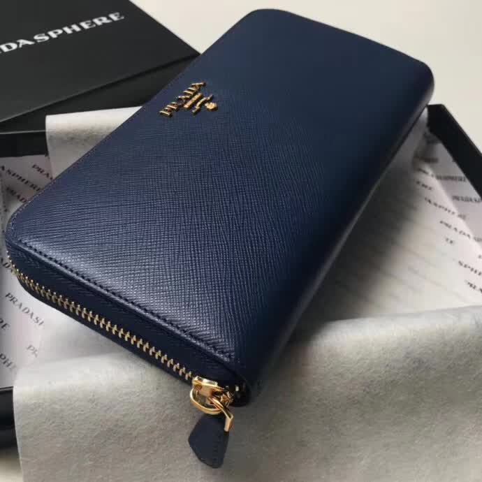 【原版皮】普拉达/Prada 拉链钱夹，选用十字纹小牛皮裁制而成，正面点缀金色散字徽标，尽显高档时尚，低调而又奢华，款号：1ML506