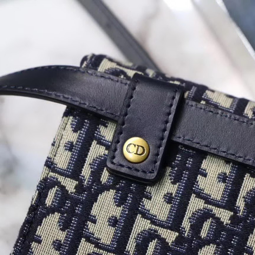 【原版皮】迪奥/Dior 马鞍腰包，选用Oblique提花帆布搭配同色系牛皮皮革裁制而成，搭配腰带，设计感十足，好用又时髦就属它