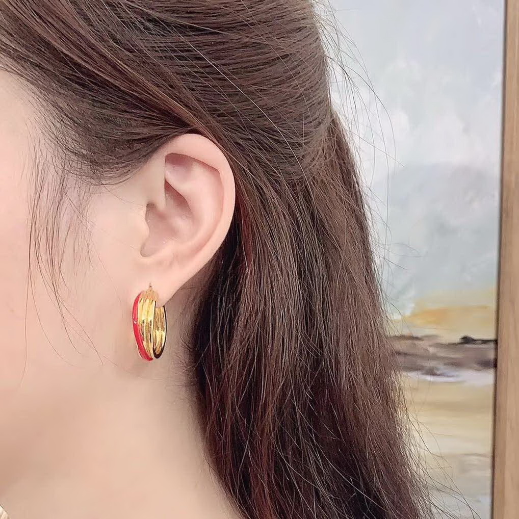 20秋季最新专柜款-Celine最新爆款系列红边金色圈圈耳环，满足你的各种场合搭配，一百万个推荐