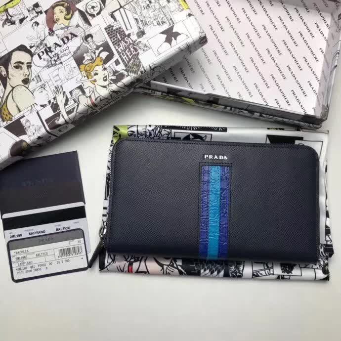 【原版皮】普拉达/Prada 拉链钱夹，选用十字纹小牛皮镶嵌彩带鳄鱼纹裁制而成，经典之作，简单时尚，款号：2ML188