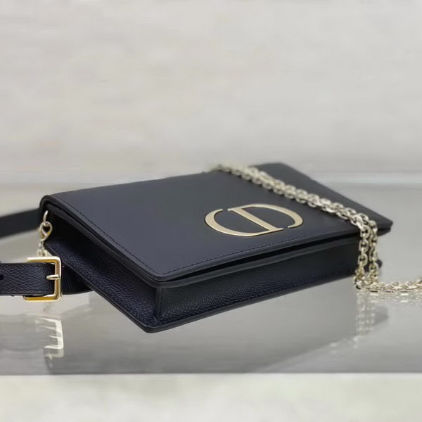 【原版皮】迪奥/Dior 30Montaigne 腰包WOC二合一，采用多功能设计，正面饰以CD元素，展现30 Montaigne系列产品的标志性外观，可搭配腰带佩戴，肩背，斜挎或作为手拿包使用