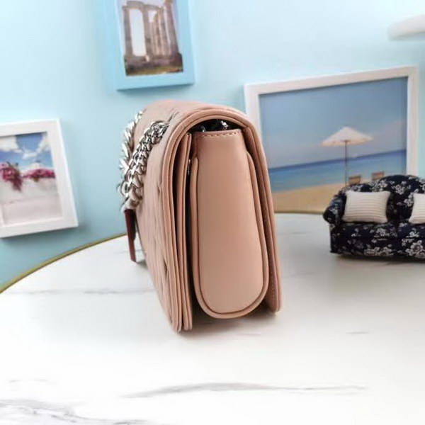 【原版皮】缪缪/Miu Miu 肩背包，采用小进口土耳其绵羊皮材质精心裁制而成，手感细腻柔软，内里三隔层，款号：5BD015