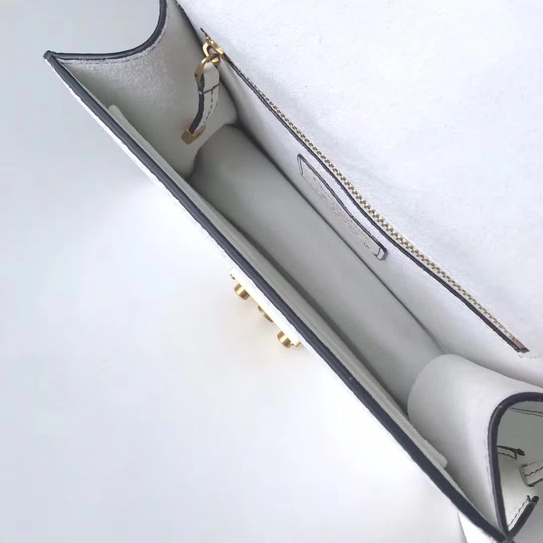 【原版皮】迪奥/Dior 链条包，选用大象纹小牛皮裁制而成，饰以精致又摩登复古品牌标识锁扣，很有年代感，搭配链条肩带，真是perfect，款号：M5816