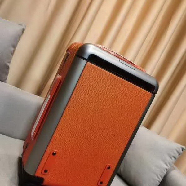 路易威登/LV 旅行箱，釆用经典水波纹系列，变色皮，铝制宽拉杆时尚大气，独特设计理念，时尚潮流，众多明星同款