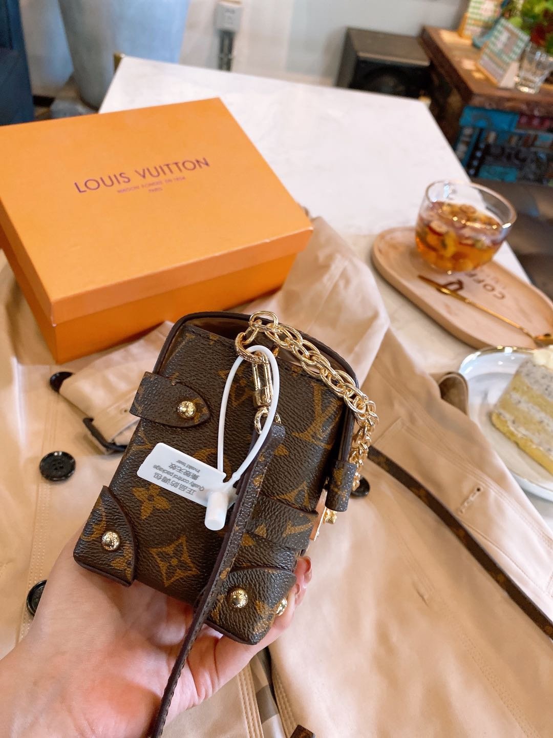 LOUIS VUITTON LB0612005020103 size: 17x12cm