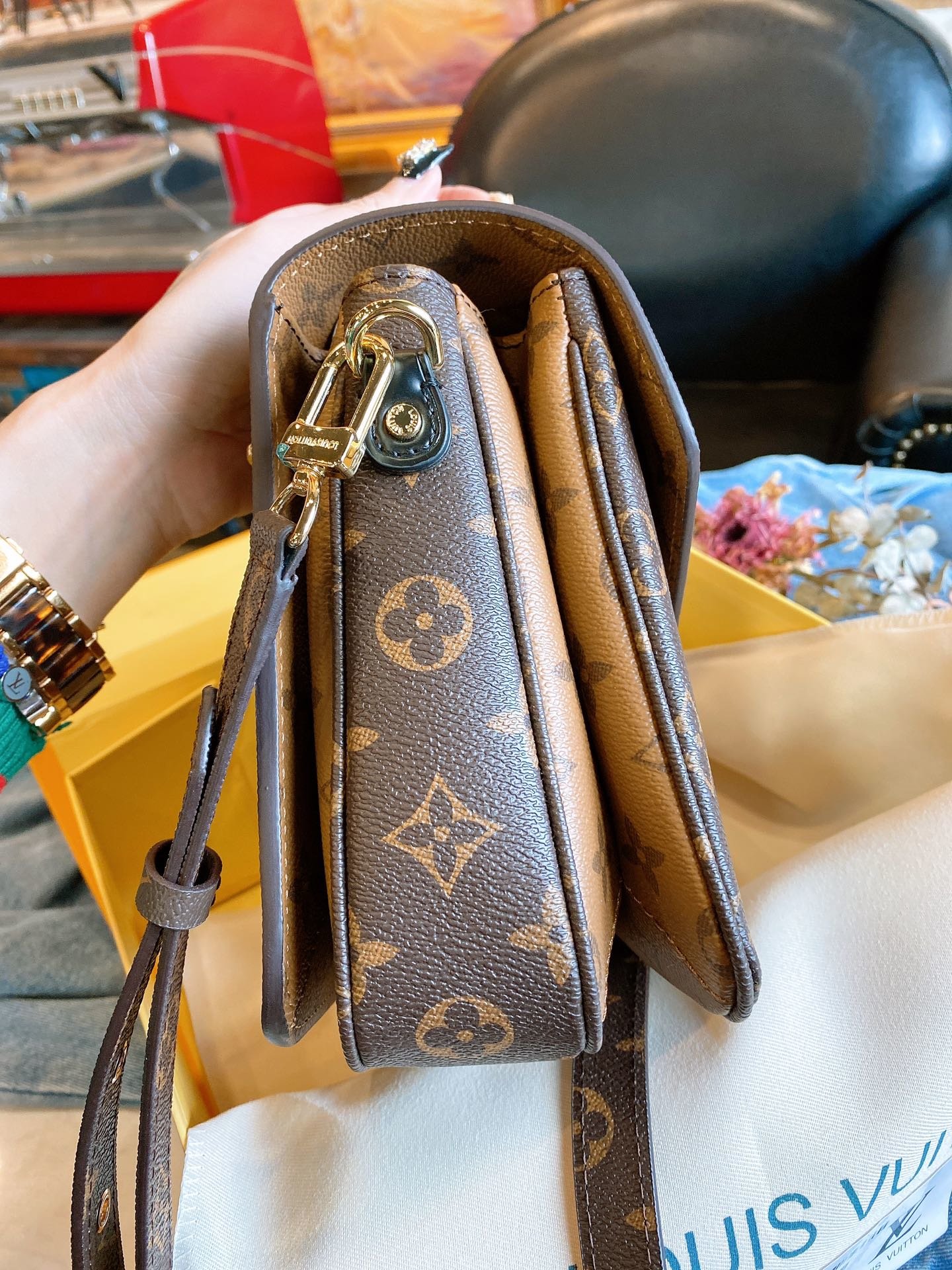 LOUIS VUITTON LB8912005020108 size: 25x19cm