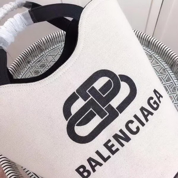 【原版皮】巴黎世家/Balenciaga, 帆布水桶手提包，黑白设计正面大小logo相衬，经典设计简约不轻易过时，帆布包轻盈易携带，容量却很赞，手提斜挎都是棒棒的