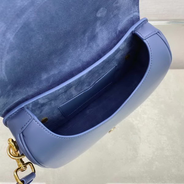 【原版皮】迪奥/Dior bobby 手袋，复古CD logo，硬挺的包身，五金做旧增加了复古感，不易磨损，采用光面牛皮革精心制作，饰以复古金色五金配件提升格调，柔软而富有质感，点缀有军装风格搭扣，款号：M9319