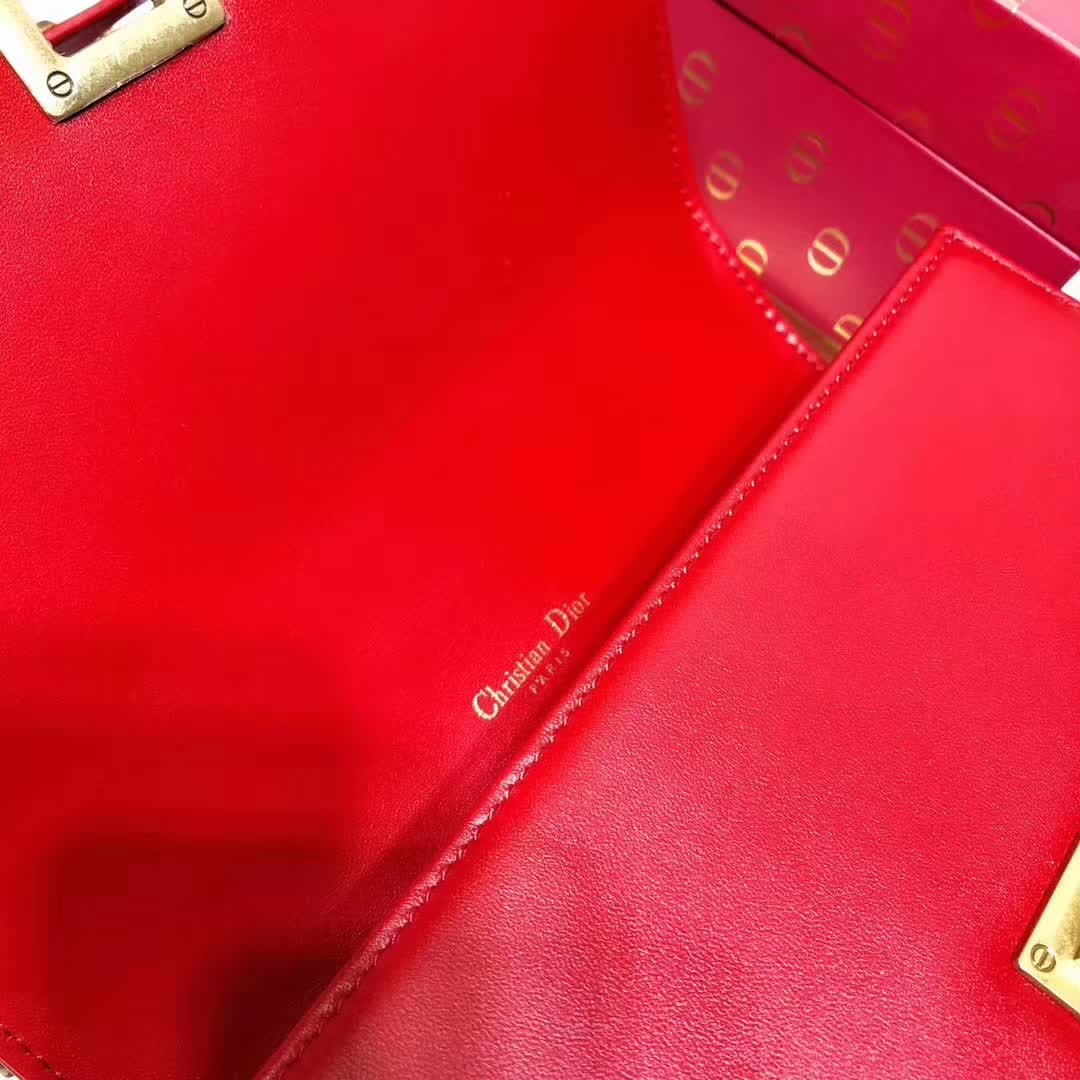 【原版皮】迪奥/Dior 链条包，选用小羊皮裁制而成，缀以饰钉 Archicannage藤格纹图案，徽章锁扣，美得不要不要的