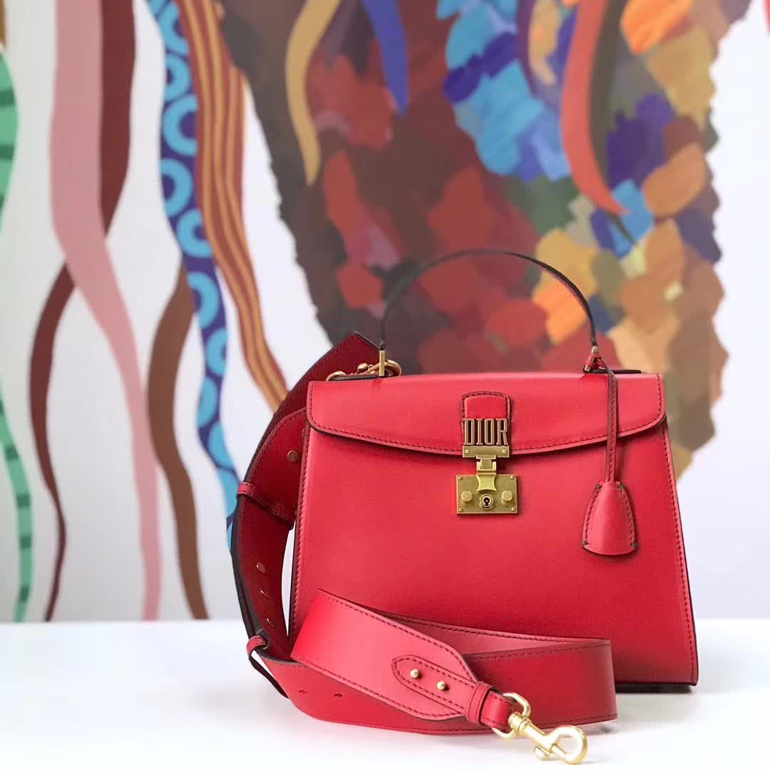 【原版皮】迪奥/Dior 手提包，选用平纹小牛皮裁制而成，饰以品牌标识字母锁扣，低调奢华，简约时尚