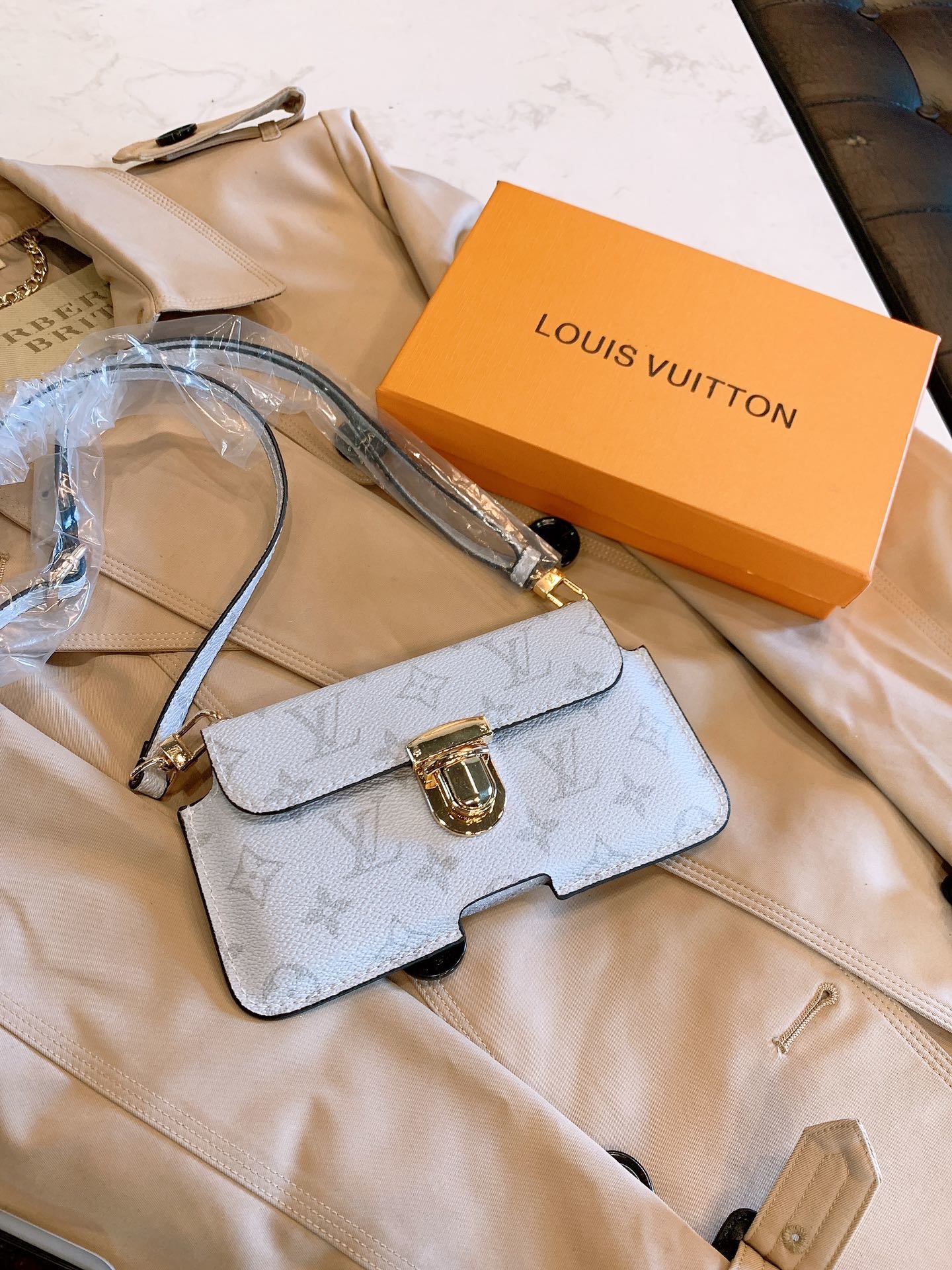 LOUIS VUITTON LB0012005020113 size: 18cm